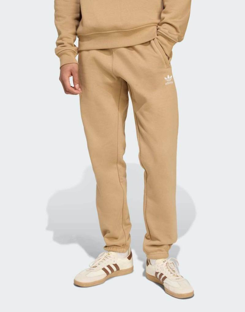 adidas Originals - Trefoil Essentials - Hose in Beige-Neutral von adidas Originals