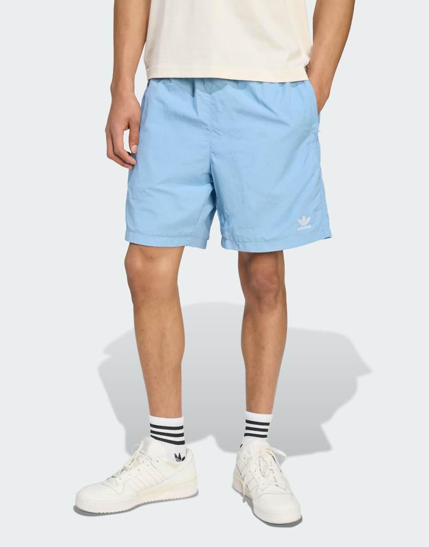 adidas Originals - Trefoil Essentials - Shorts aus Webstoff in Aschblau adidas Originals - Trefoil Essentials - Shorts aus Webstoff in Aschblau von adidas Originals