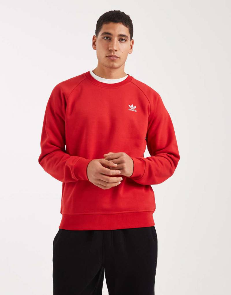 adidas Originals - Trefoil Essentials - Sweatshirt in Better Scarlet mit Rundhalsausschnitt-Rot von adidas Originals