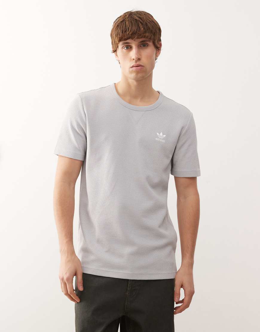 adidas Originals - Trefoil Essentials - T-Shirt in Grey Two mit Waffelstruktur-Grau von adidas Originals