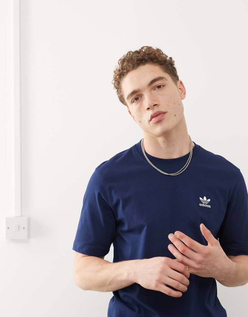 adidas Originals - Trefoil Essentials - T-Shirt in Marineblau von adidas Originals