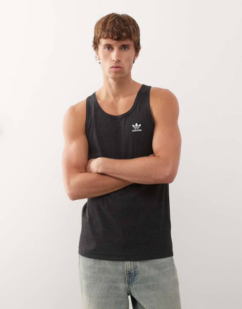 adidas Originals - Trefoil Essentials - Tanktop in Schwarz mit Dreiblatt-Logo adidas Originals - Trefoil Essentials - Tanktop in Schwarz mit Dreiblatt-Logo von adidas Originals