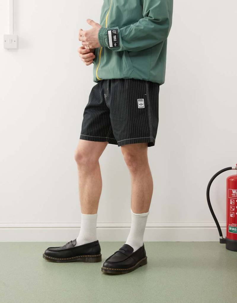 adidas Originals - Wabash - Workwear-Shorts in Schwarz von adidas Originals