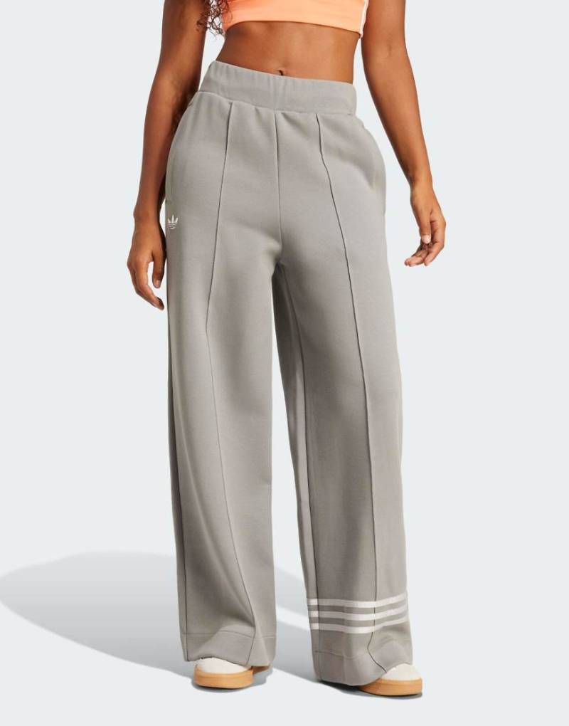 adidas Originals - adicolor Neuclassics - Trainingshose in Grau drei/Grau eins von adidas Originals