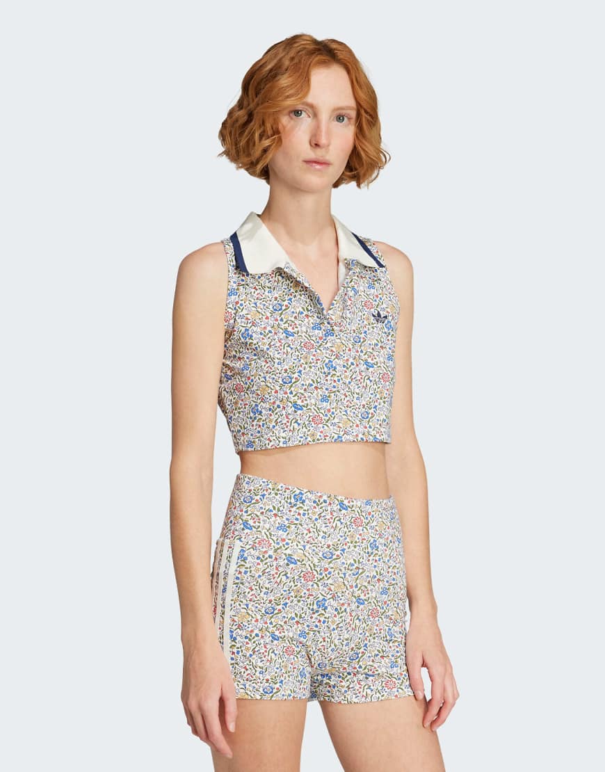 adidas Originals x Liberty London - Ärmelloses Cropped Polohemd in Off White / Semi Lucid Red-Weiß adidas Originals x Liberty London - Ärmelloses Cropped Polohemd in Off White / Semi Lucid Red-Weiß von adidas Originals