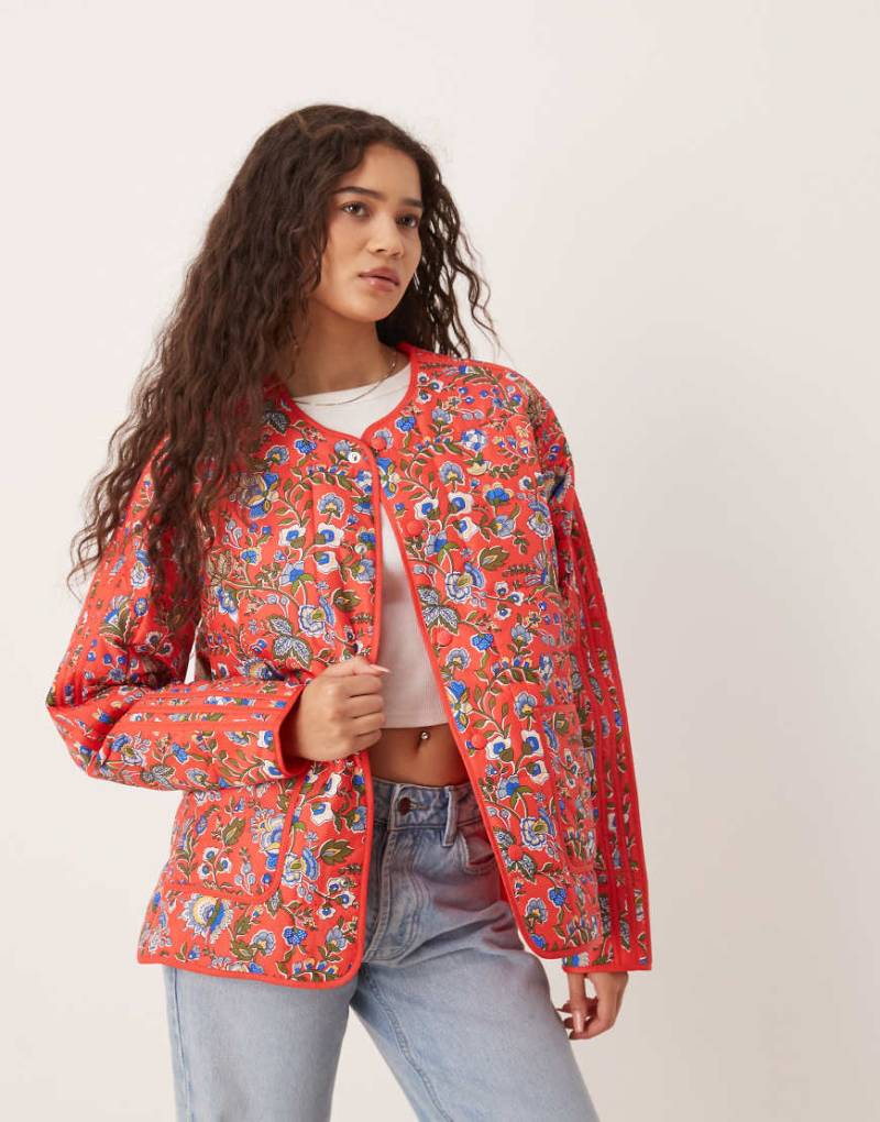 adidas Originals x Liberty London - Steppjacke in Rot geblümt adidas Originals x Liberty London - Steppjacke in Rot geblümt von adidas Originals