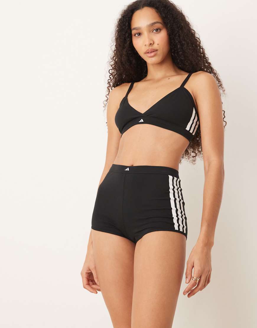 adidas - Shorts in Schwarz mit Logoprint von adidas