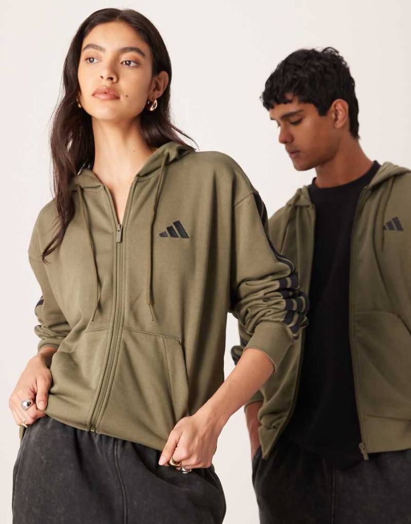 adidas Sportswear - Kapuzenpullover aus French Terry in Khaki mit den drei Streifen-Grün adidas Sportswear - Kapuzenpullover aus French Terry in Khaki mit den drei Streifen-Grün von adidas Originals