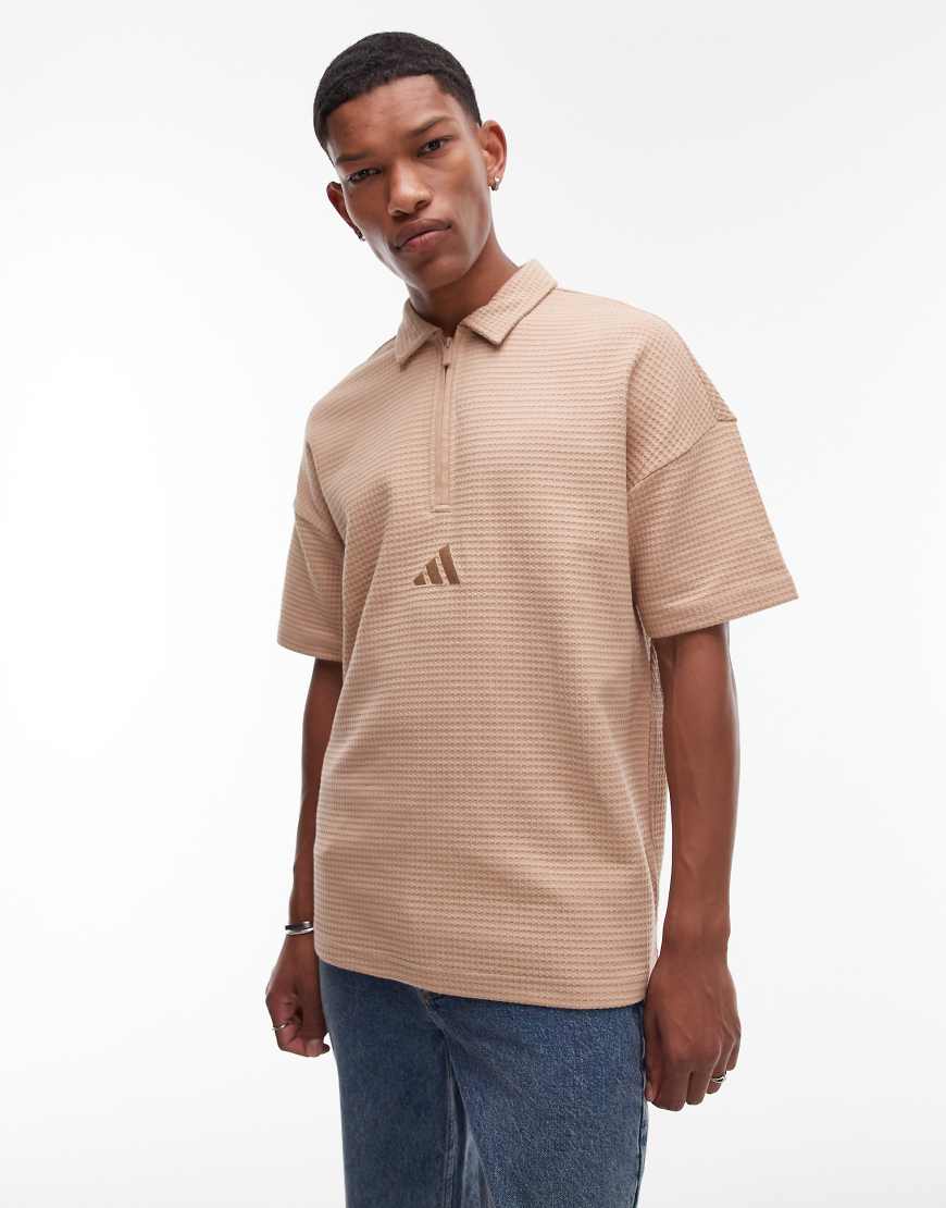 adidas Sportswear - Polohemd in Beige mit Waffelstruktur-Neutral von adidas Originals