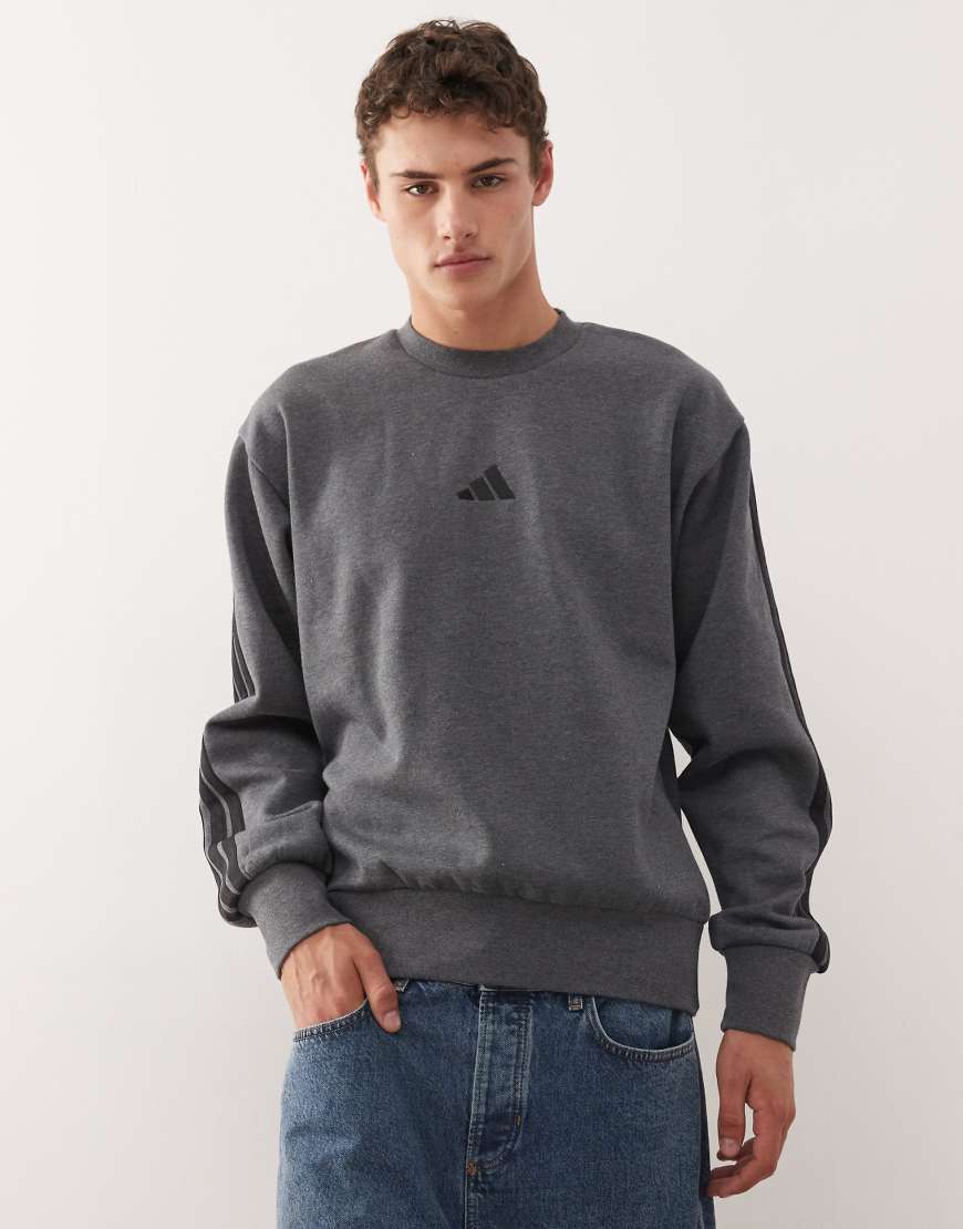 adidas Sportswear - Sweatshirt aus Fleece in Grau mit den drei Streifen adidas Sportswear - Sweatshirt aus Fleece in Grau mit den drei Streifen von adidas Originals