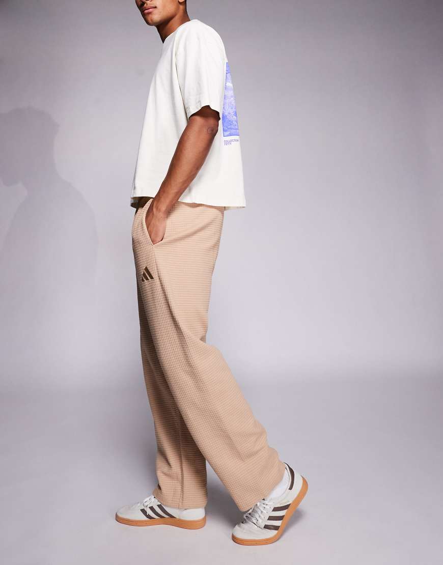 adidas Sportswear - Trainingshose in Beige mit Waffelstruktur-Neutral von adidas Originals