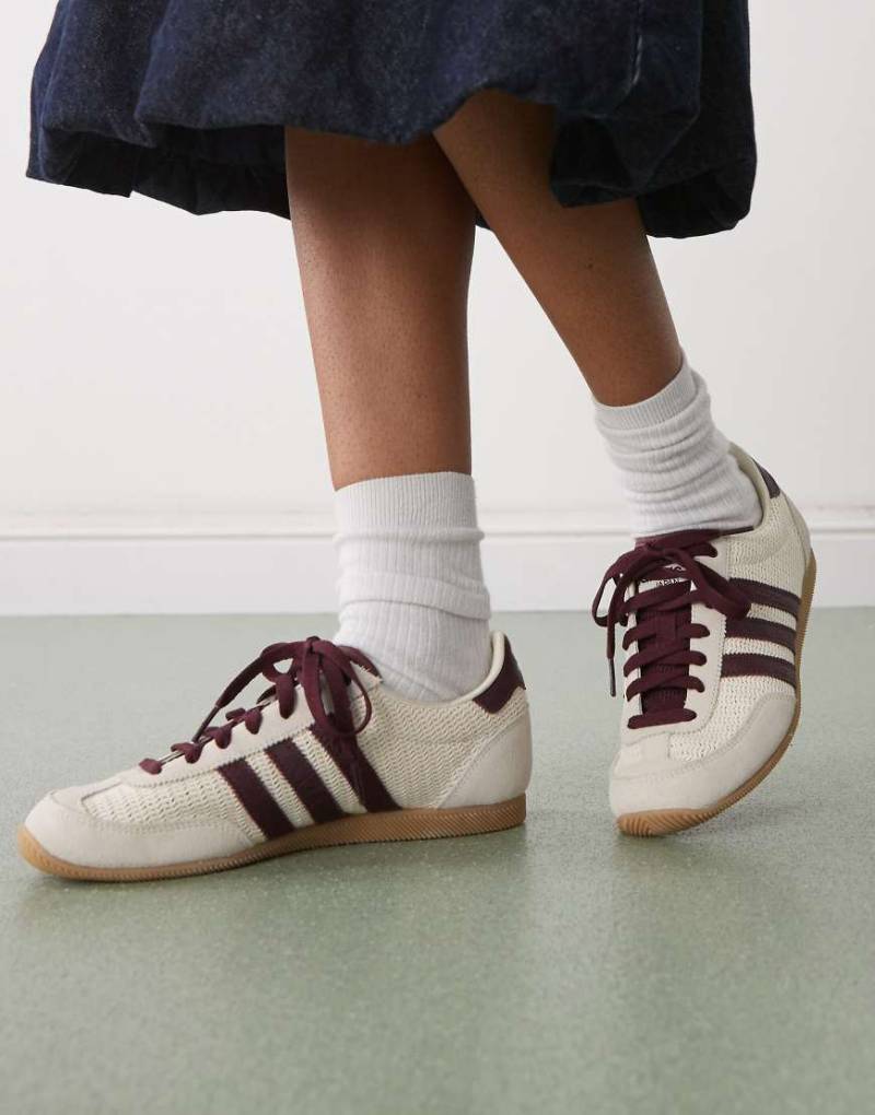 adidas originals - Japan - Gewebte Sneaker in Cremeweiß und Burgunderrot von adidas Originals
