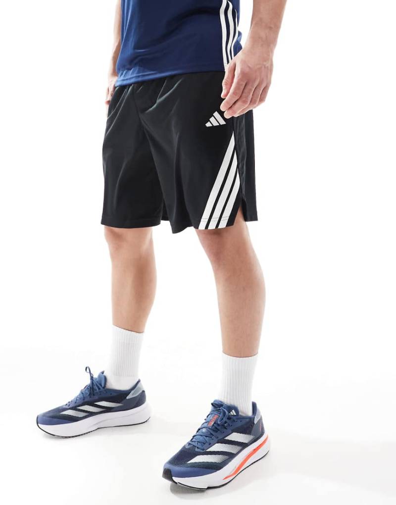 adidas - Basketball Legends - Shorts in Schwarz mit 3 Streifen von adidas performance