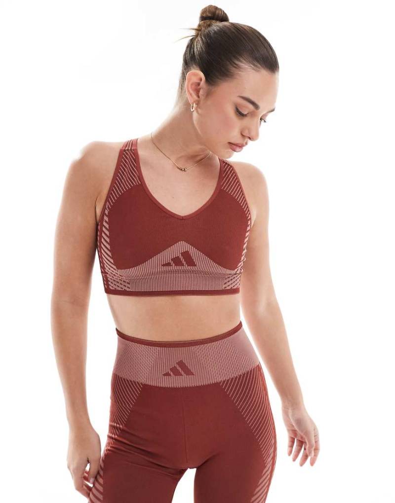 adidas Training - D4T - Sport-BH in Burgunderrot mit leichter Stützfunktion von adidas performance