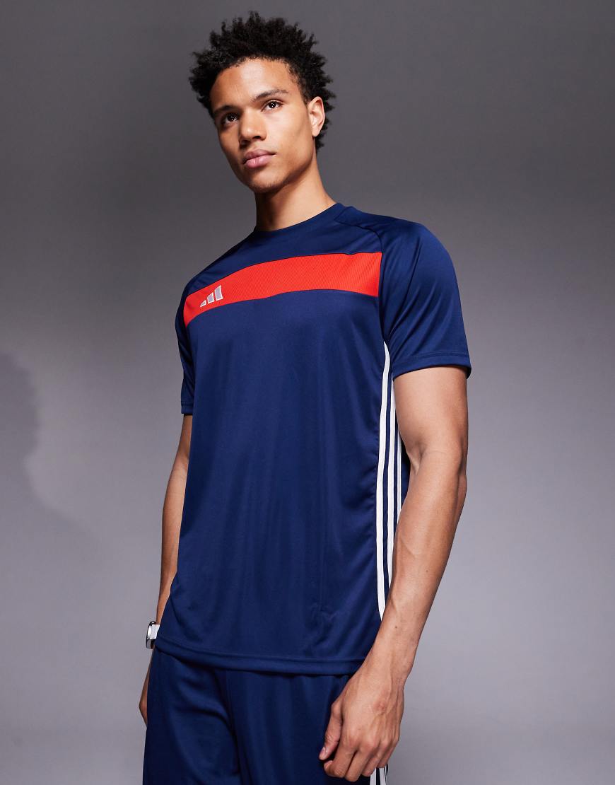 adidas Football - Tiro Essentials - T-Shirt in Navy und Rot-Marineblau von adidas performance