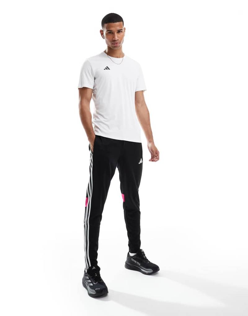 adidas Football - Tiro - Jogginghose in Schwarz mit dem 3-Streifen-Design von adidas performance