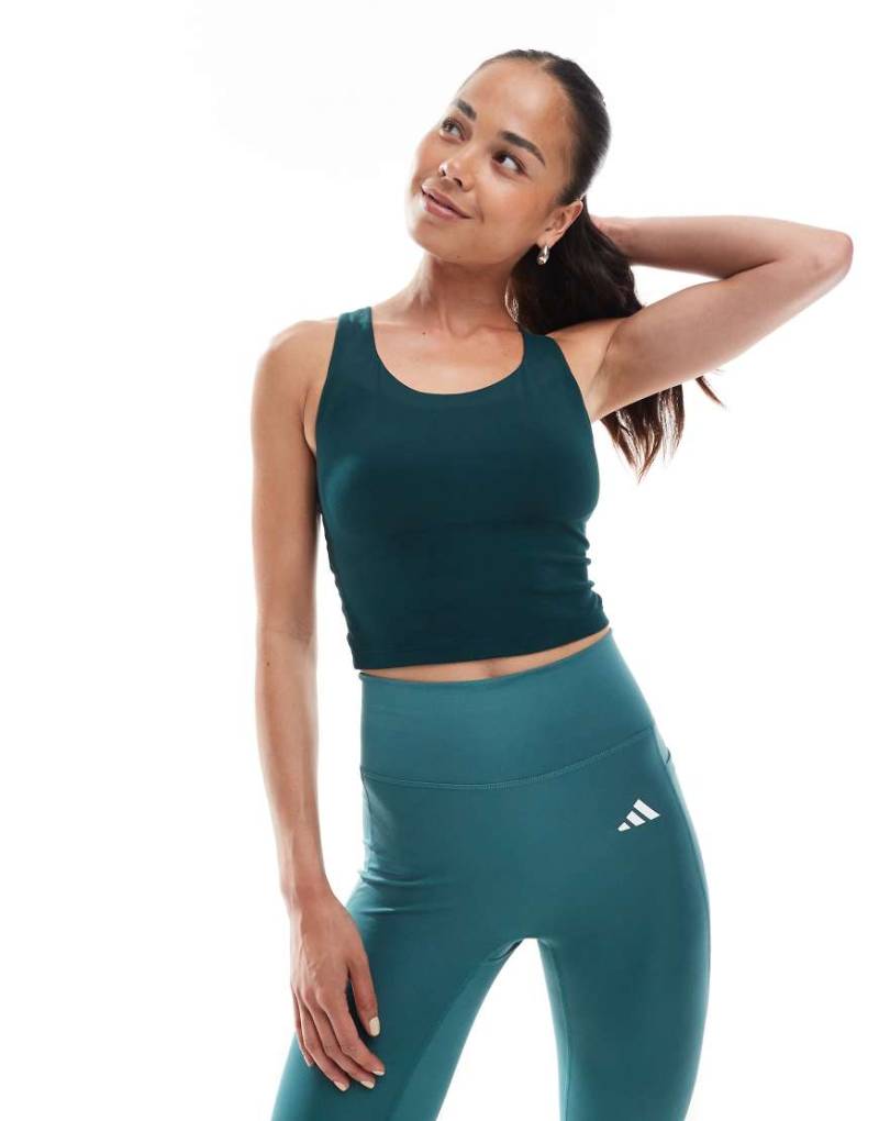 adidas Performance - All Me - BH-Tanktop mit mittlerer Stützfunktion in Aurora Ivy-Grün von adidas performance