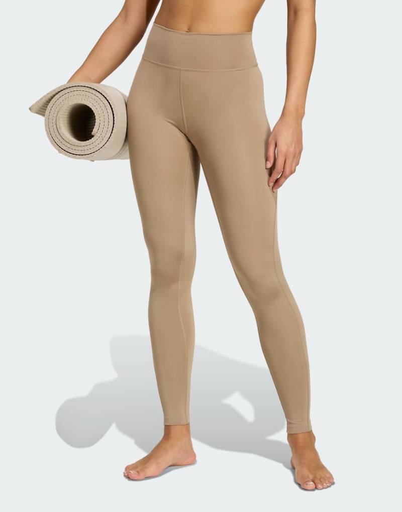 adidas Training - All Me Essentials - Lang geschnittene Leggings in Kreidebraun von adidas performance