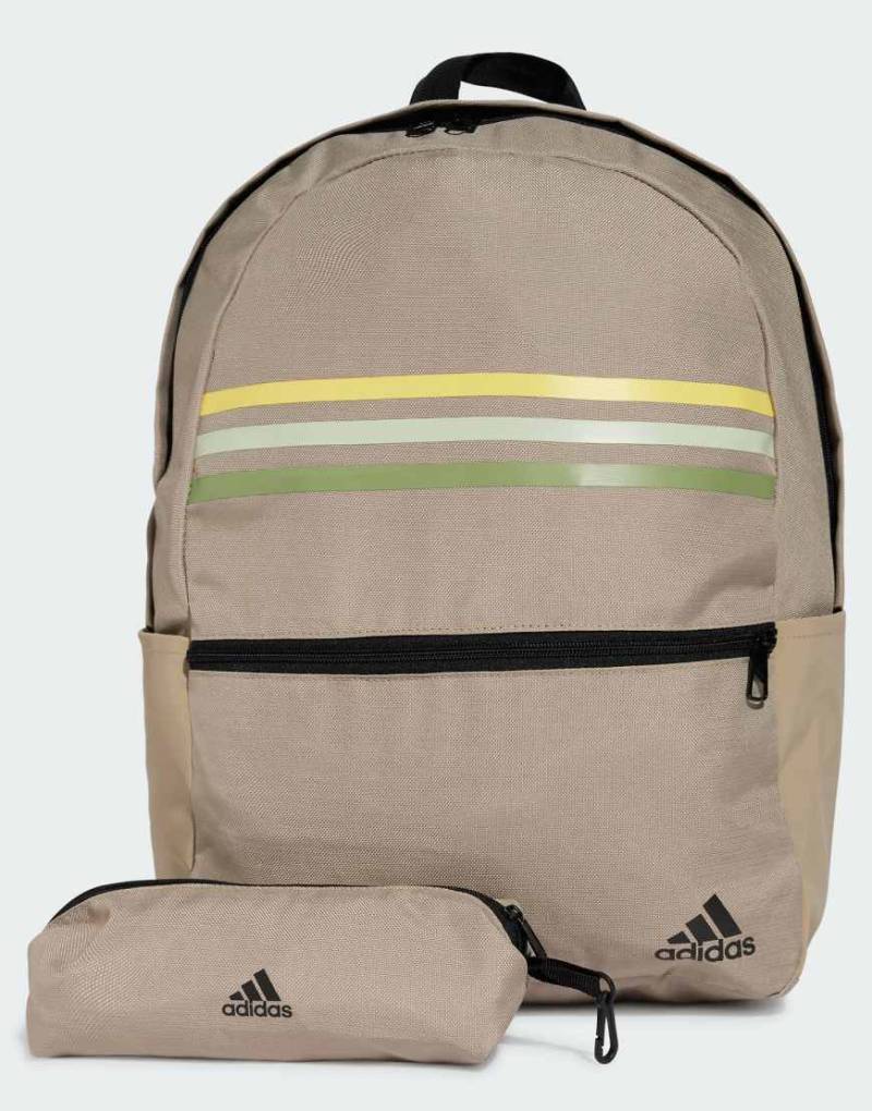 adidas Performance - Klassischer Rucksack in Grün mit drei Querstreifen von adidas performance