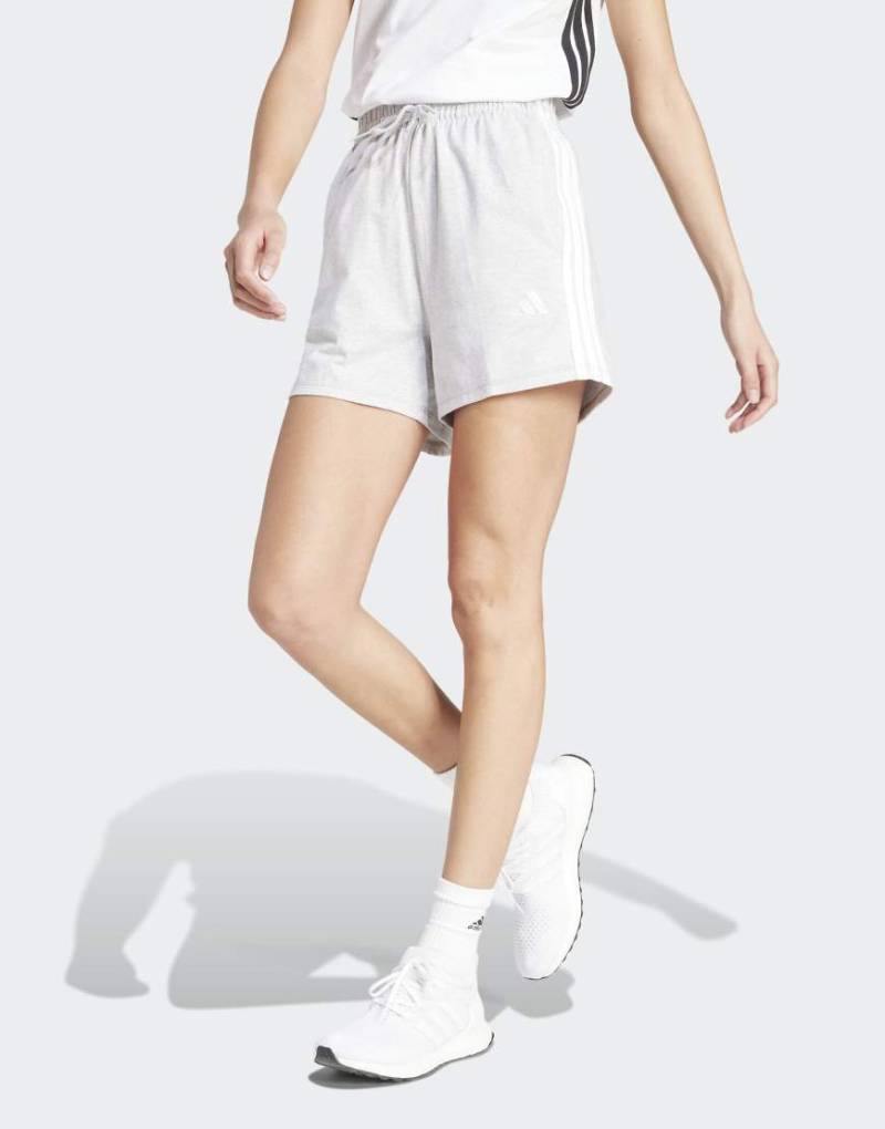 adidas Performance - Essentials - Shorts in Hellgrau mit den 3 Streifen in Weiß von adidas performance