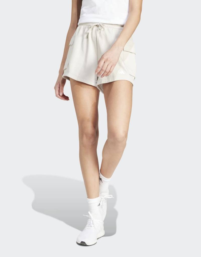adidas Performance - Essentials - Cargo-Shorts aus French Terry in Beige/Weiß mit kleinem Logo-Neutral von adidas performance