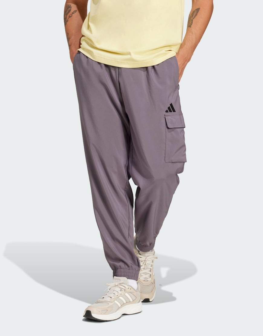 adidas Performance - Essentials - Cargohose in Schichten-Grau / Schwarz mit kleinem Logo von adidas performance