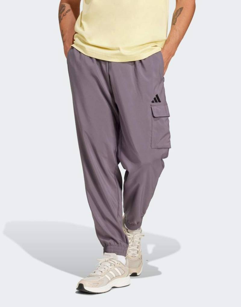 adidas Performance - Essentials - Cargohose in Schichten-Grau / Schwarz mit kleinem Logo von adidas performance