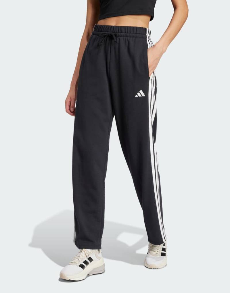 adidas Performance - Essentials - Hose aus French Terry in Schwarz/Weiß mit drei Streifen und offenem Saum von adidas performance