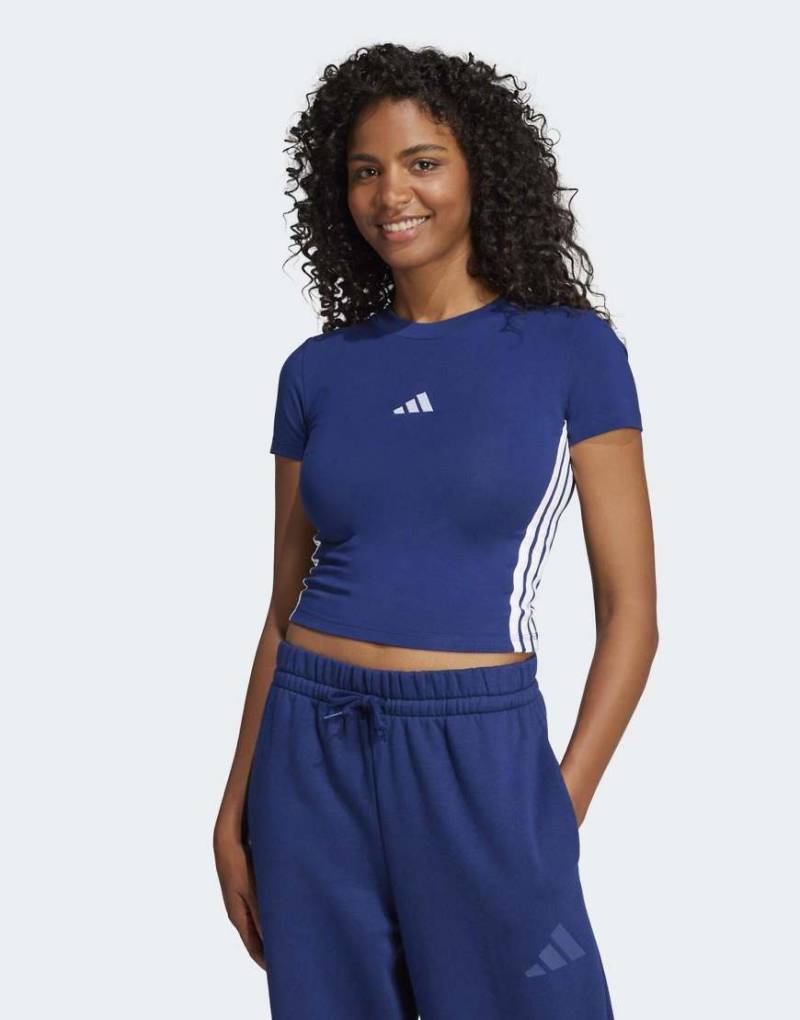 adidas Performance - Essentials - Knappes Slim-Fit-T-Shirt in Dunkelblau / Weiß mit den 3 Streifen von adidas performance