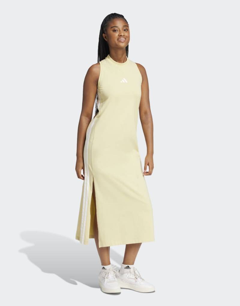 adidas Performance - Essentials - Langes Kleid in Pudergelb / Weiß mit Ringerrücken und drei Streifen von adidas performance