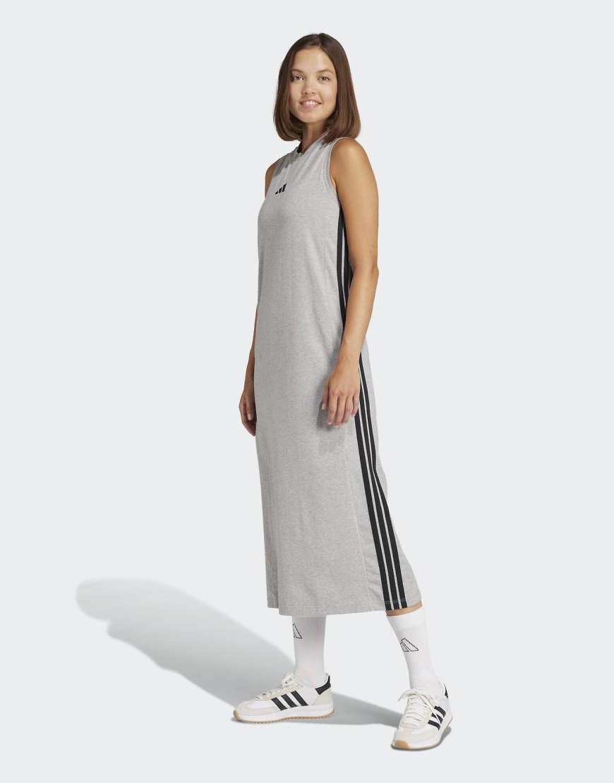 adidas Performance - Essentials - Langes Racerback-Kleid in Mittelgrau meliert / Schwarz mit den 3 Streifen adidas Performance - Essentials - Langes Racerback-Kleid in Mittelgrau meliert / Schwarz mit den 3 Streifen von adidas performance