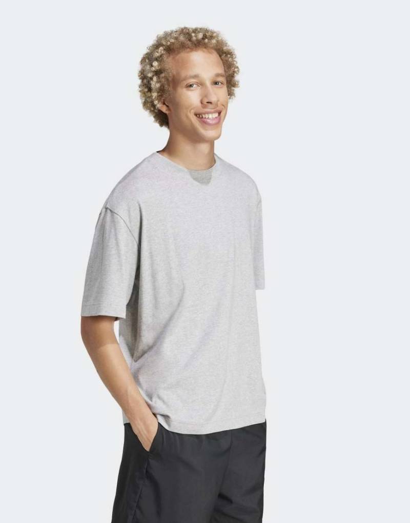adidas Performance - Essentials- Locker sitzendes T-Shirt in Heidegrau und Schwarz mit 3-Balken-Logo von adidas performance