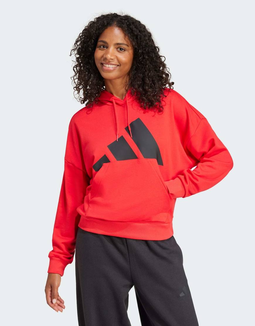 adidas Performance - Essentials - Lockerer Kapuzenpullover aus French Terry in reinem Rubinrot / Schwarz mit großem Logo von adidas performance