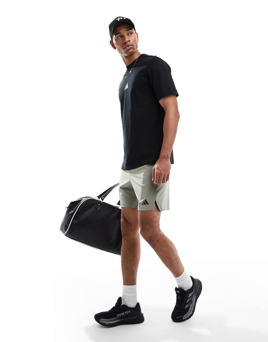 adidas Performance - Essentials - T-Shirt aus Jersey in Schwarz mit kleinem Logo von adidas performance