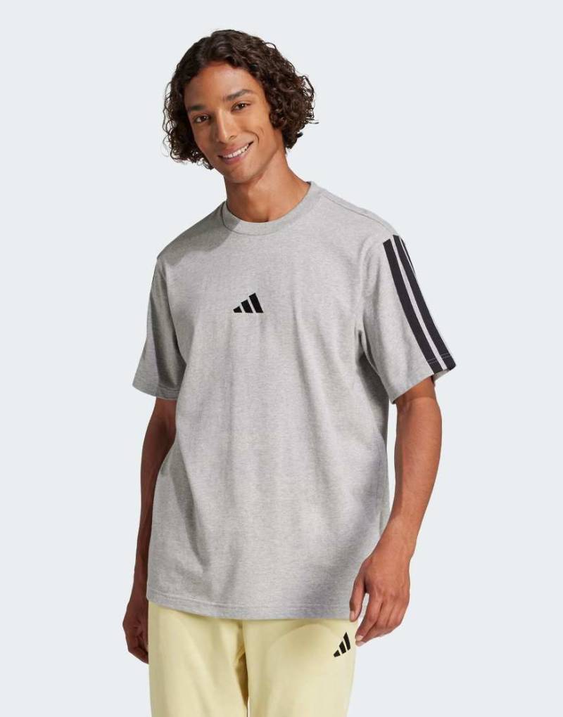 adidas Performance - Essentials - T-Shirt aus Single-Jersey in meliertem Mittelgrau / Schwarz mit drei Streifen von adidas performance
