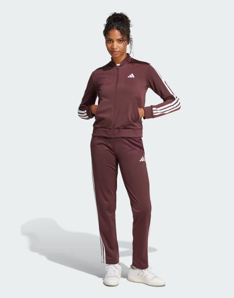 adidas Performance - Essentials - Trainingsanzug in Aurora Ruby / Braun mit den 3 Streifen-Rot von adidas performance