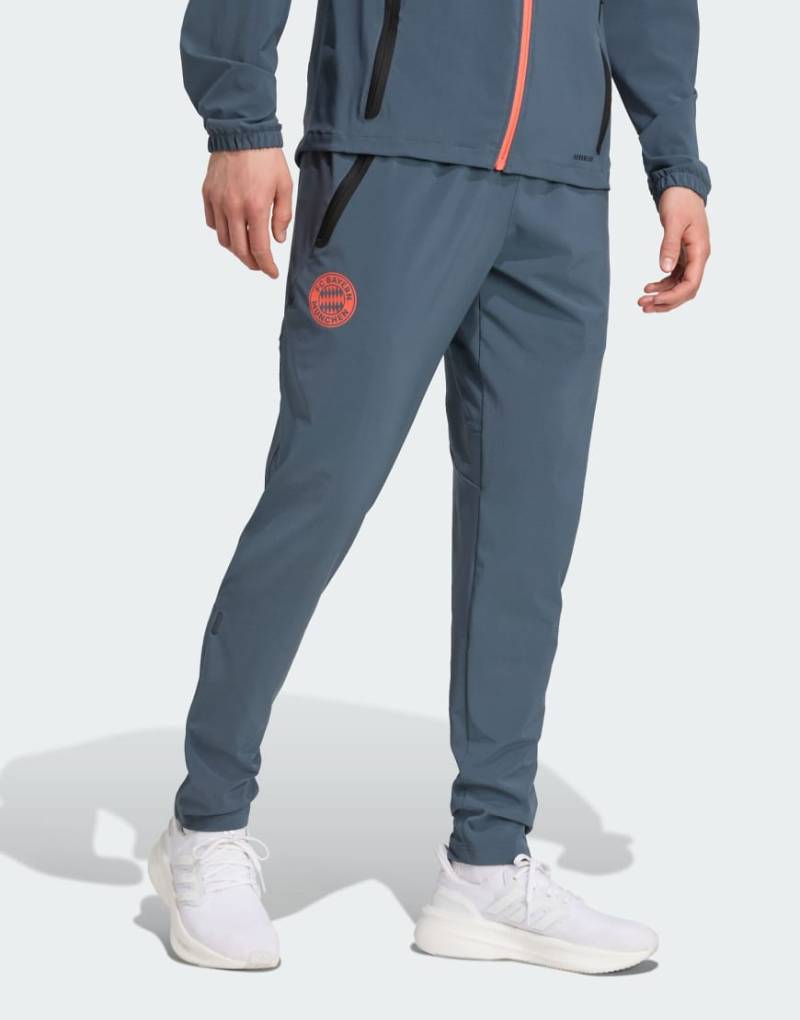 adidas Performance - FC Bayern 25 Competition Vis - Funktionale Auswärtsspiel-Trainingshose in Bold Onix / Easy Coral-Grau von adidas performance