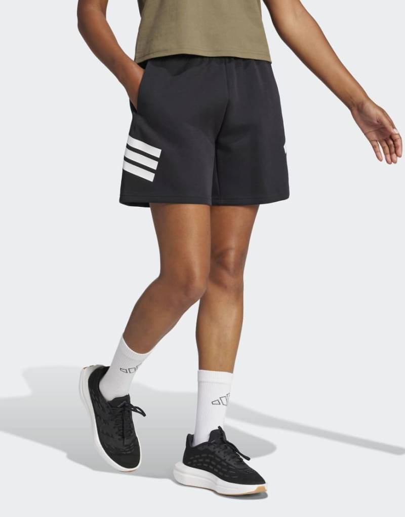adidas Performance - Future Icons - Shorts in Schwarz mit 3-Streifen-Design adidas Performance - Future Icons - Shorts in Schwarz mit 3-Streifen-Design von adidas performance