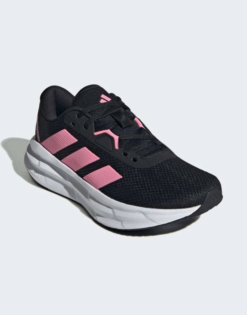 adidas Performance - Galaxy 7 - Laufschuhe in Kernschwarz / Bliss Pink / Carb von adidas performance