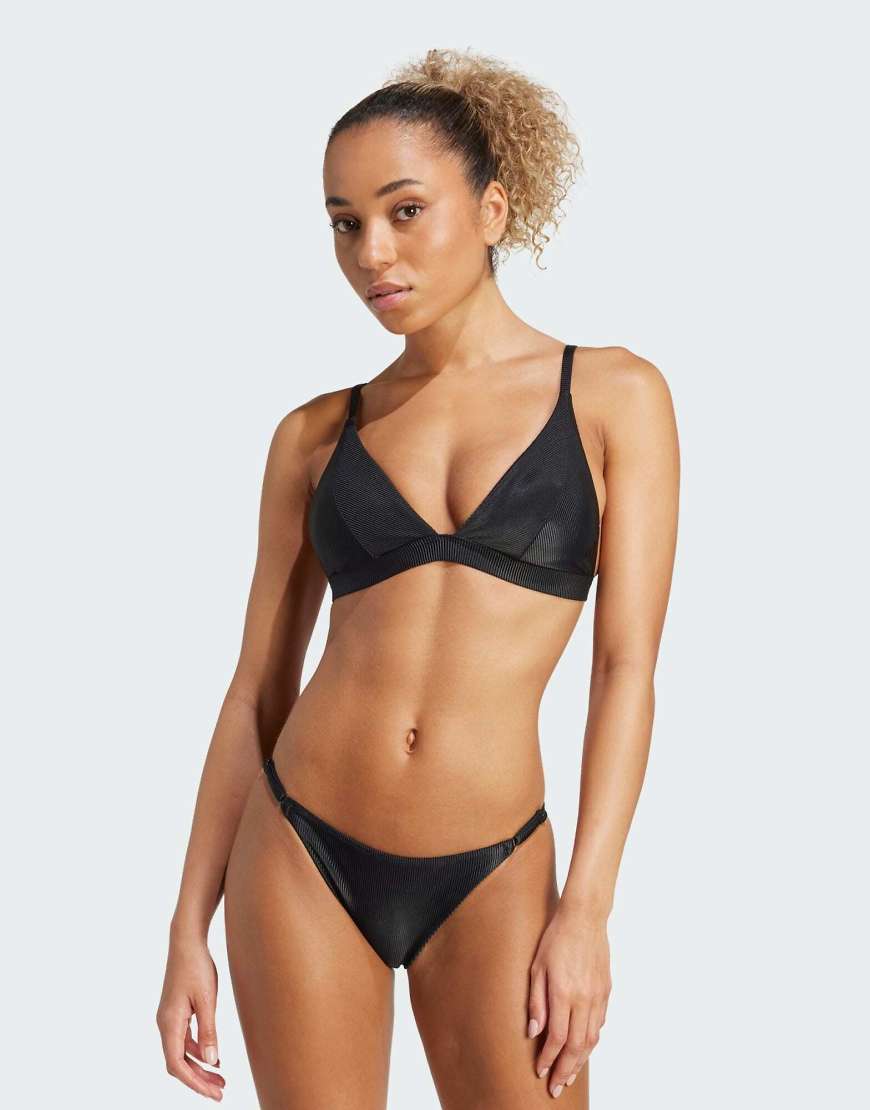 adidas Performance - Iconisea - Geripptes, wattiertes Triangel-Bikinioberteil in Schwarz von adidas performance
