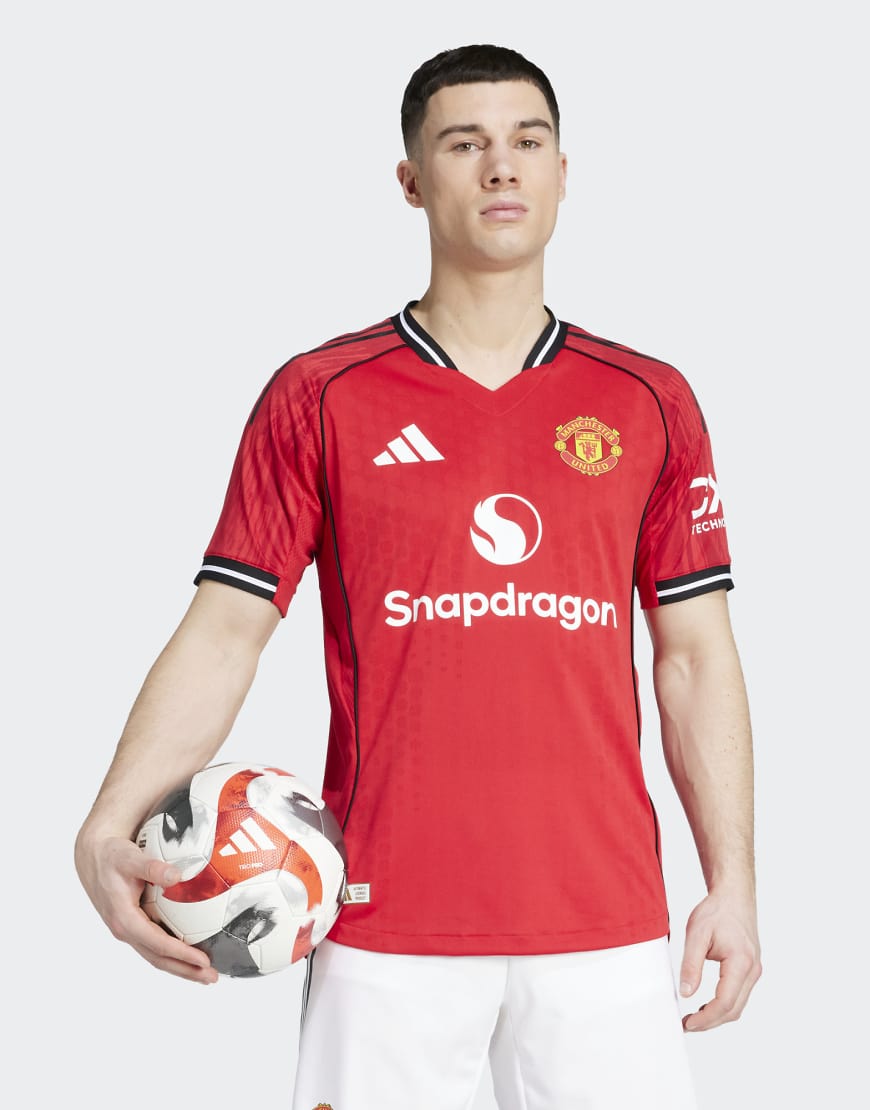 adidas Performance - Manchester United 25/26 - Authentisches Heimtrikot in Mufc Red-Rot von adidas performance