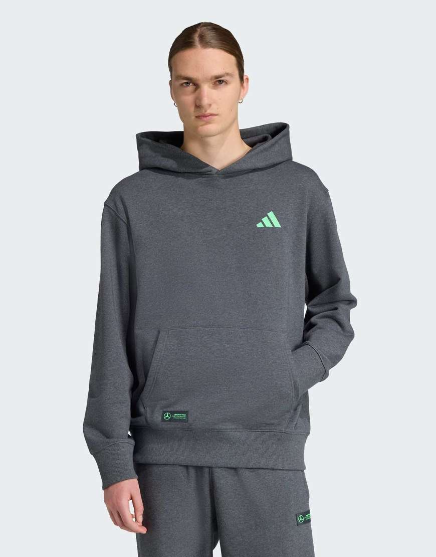 adidas Performance - Mercedes-AMG Petronas Formel 1 One Team Premium - Kapuzenpullover aus Sweatstoff in dunklem Heidegrau von adidas performance