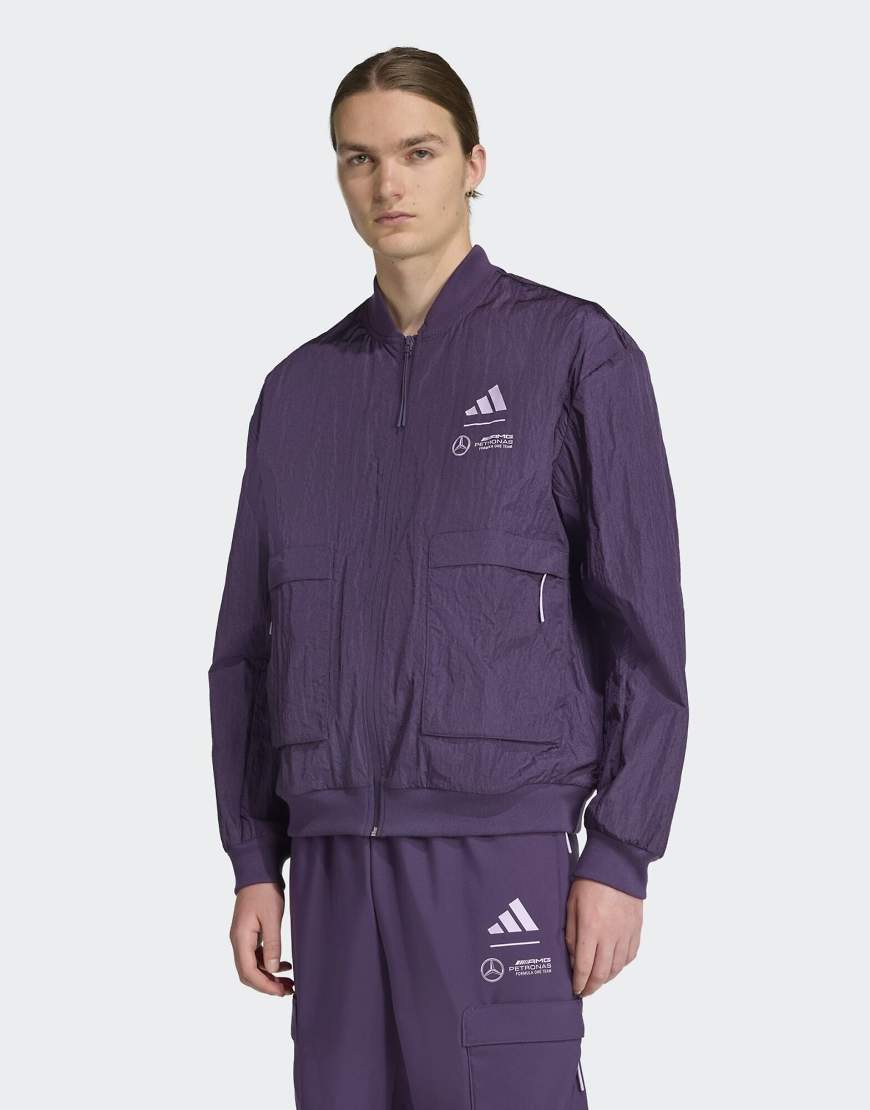 adidas Performance - Mercedes-AMG Petronas Formel 1 Team Premium - Gewebte Bomberjacke in Aurora Plum-Lila von adidas performance