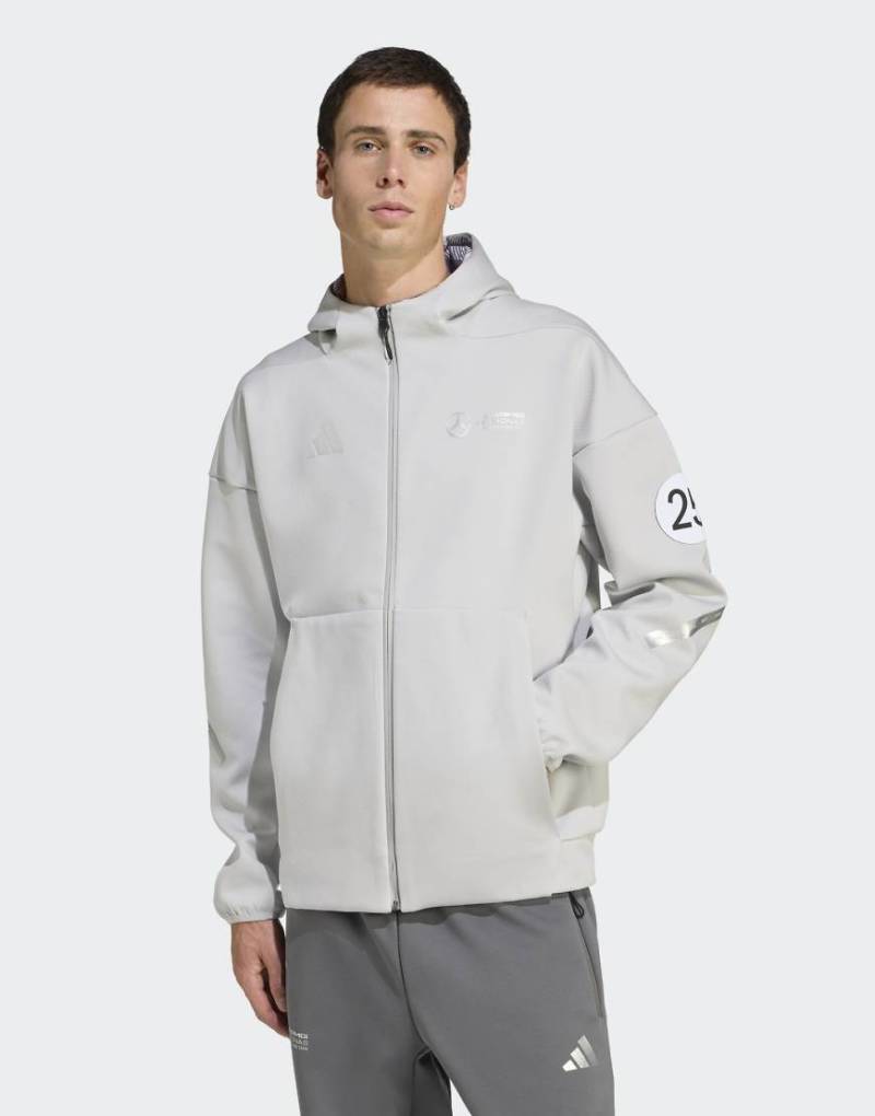 adidas Performance - Mercedes-AMG Petronas Formel 1 Team Silver Arrows - Oberteil in Grey Two mit durchgehendem Reißverschluss und Kapuze-Grau von adidas performance