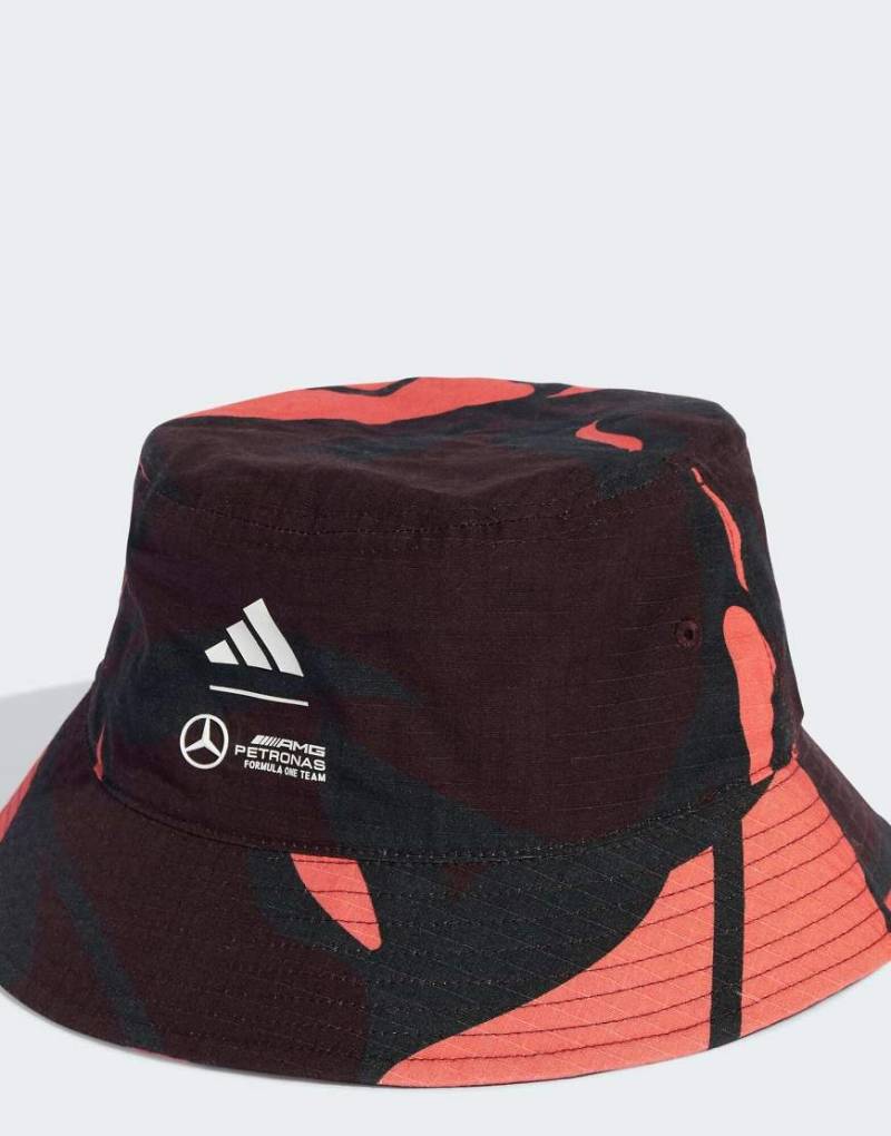 adidas Performance - Mercedes-AMG Petronas Formula 1 Team Summer - Anglerhut in Turbo/Aurora Ruby/Schwarz-Rosa von adidas performance