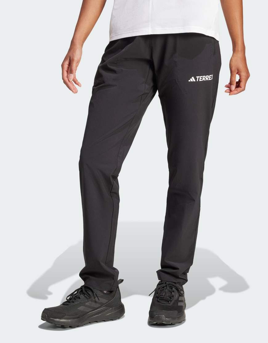 adidas Performance - Multi Essentials - Stretch-Hose in Schwarz von adidas performance