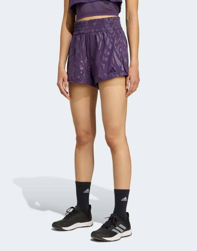 adidas Performance - Pacer - Gemusterte Sport-Shorts aus Webstoff in Aurora Plum mit hohem Bund-Lila von adidas performance
