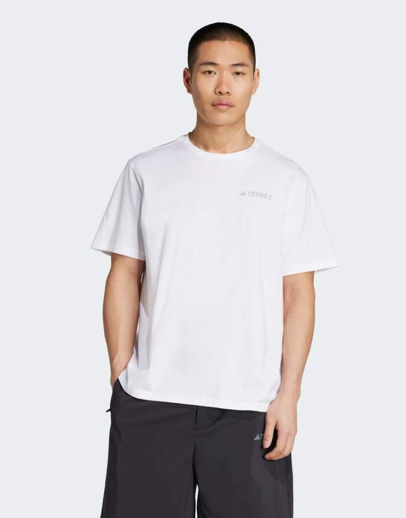 adidas Performance - Polygiene - T-Shirt in Weiß mit Grafik von adidas performance