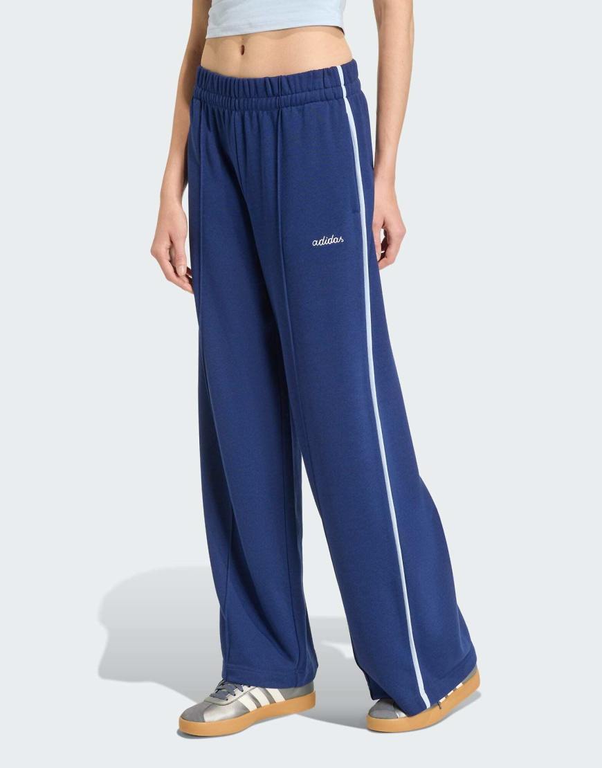 adidas Performance - Seasonal Essentials Colourpop - Hose in Dunkelblau/Weiß mit gesticktem Motiv von adidas performance