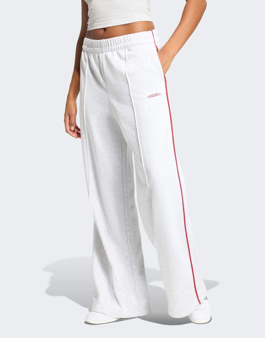 adidas Performance - Seasonal Essentials Colourpop - Hose in meliertem Hellgrau/Active Maroon mit gesticktem Motiv von adidas performance
